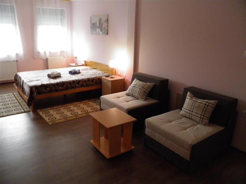 B&B Zmajevo Gnezdo 021 Sremska Kamenica Zewnętrze zdjęcie