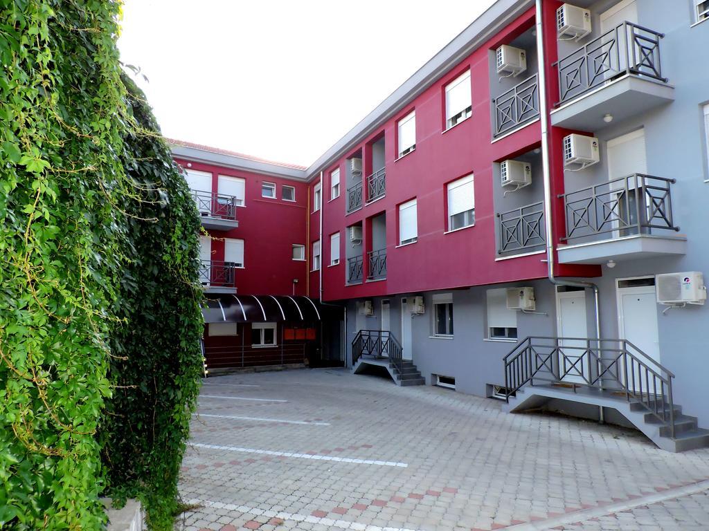 B&B Zmajevo Gnezdo 021 Sremska Kamenica Zewnętrze zdjęcie